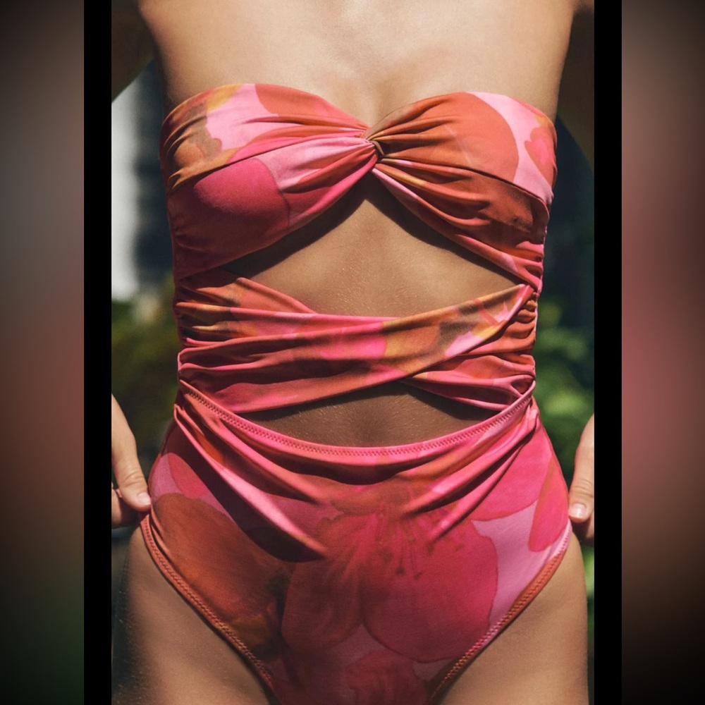 PRINTED CUT OUT BANDEAU SWIMSUIT - Picture 2 of 6